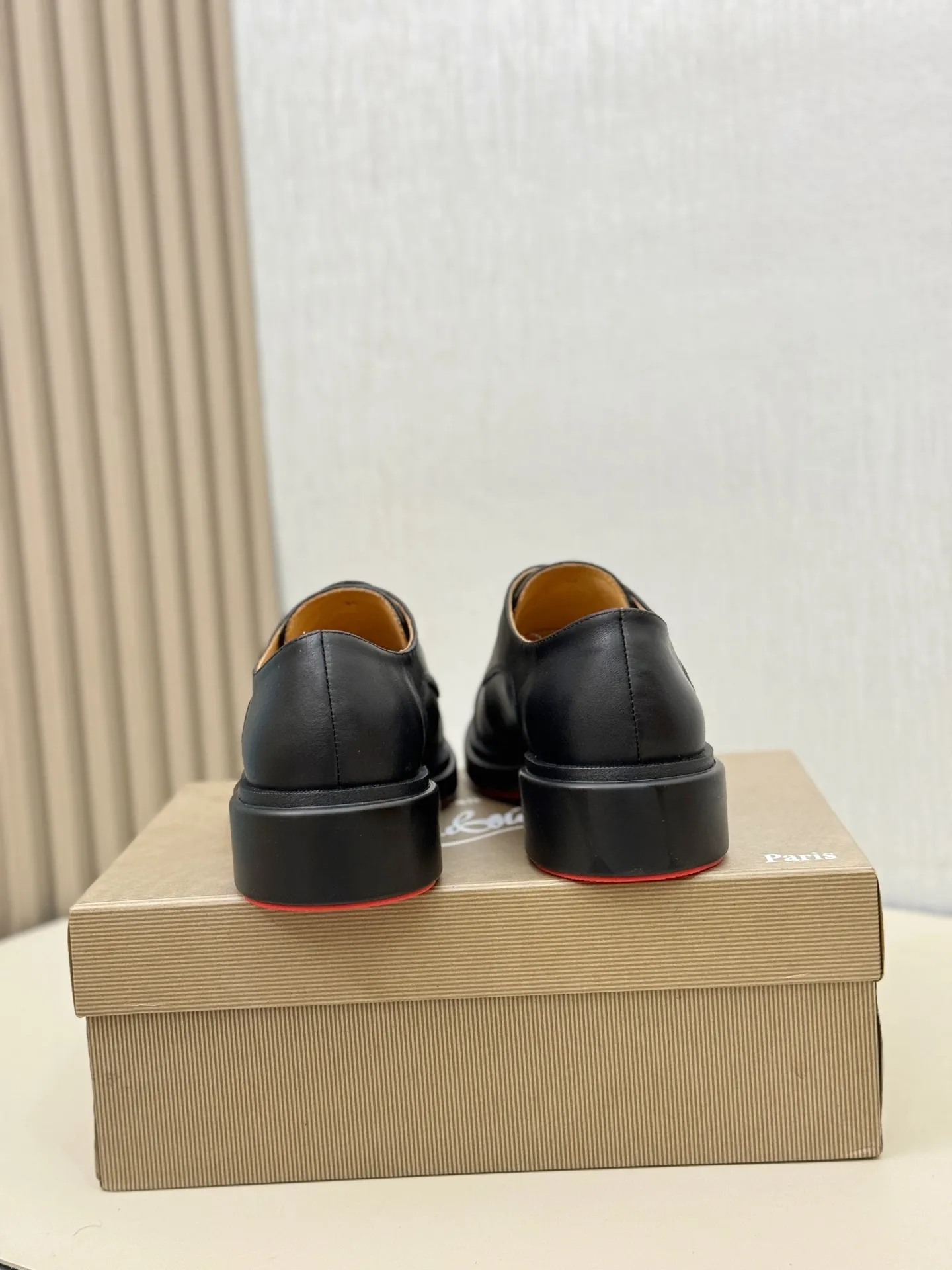 [CL～High-end men's red-soled shoes] Top P: 840💰. Size: 39-44 (38.45.46 can be customized) 🆑Top original order purchasing agent Imported open-edge bead fabric, the lining is made of water-dyed cowhide🉑️ Imported TPU rubber sole, wear-resistant and non-slip, full of European style.
